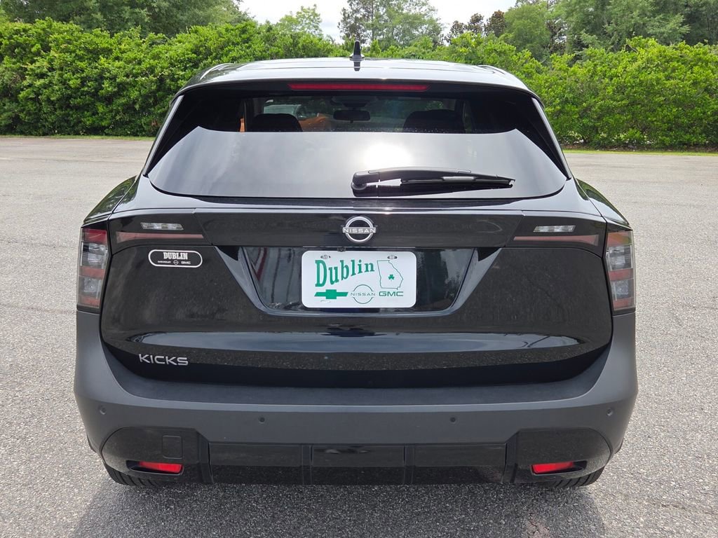 Used 2025 Nissan Kicks SV FWD image 9