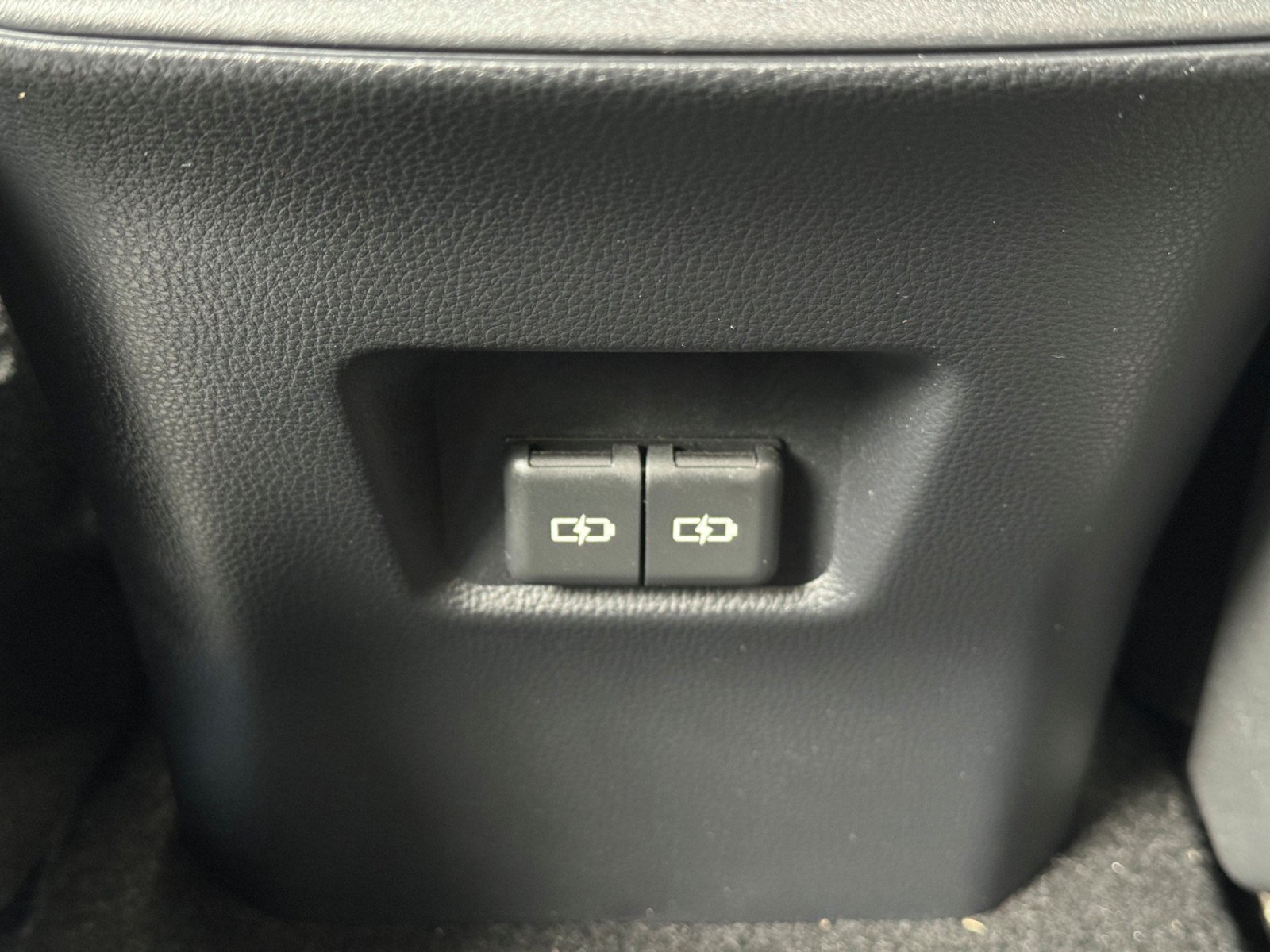 Used 2024 Toyota RAV4 XLE FWD image 28