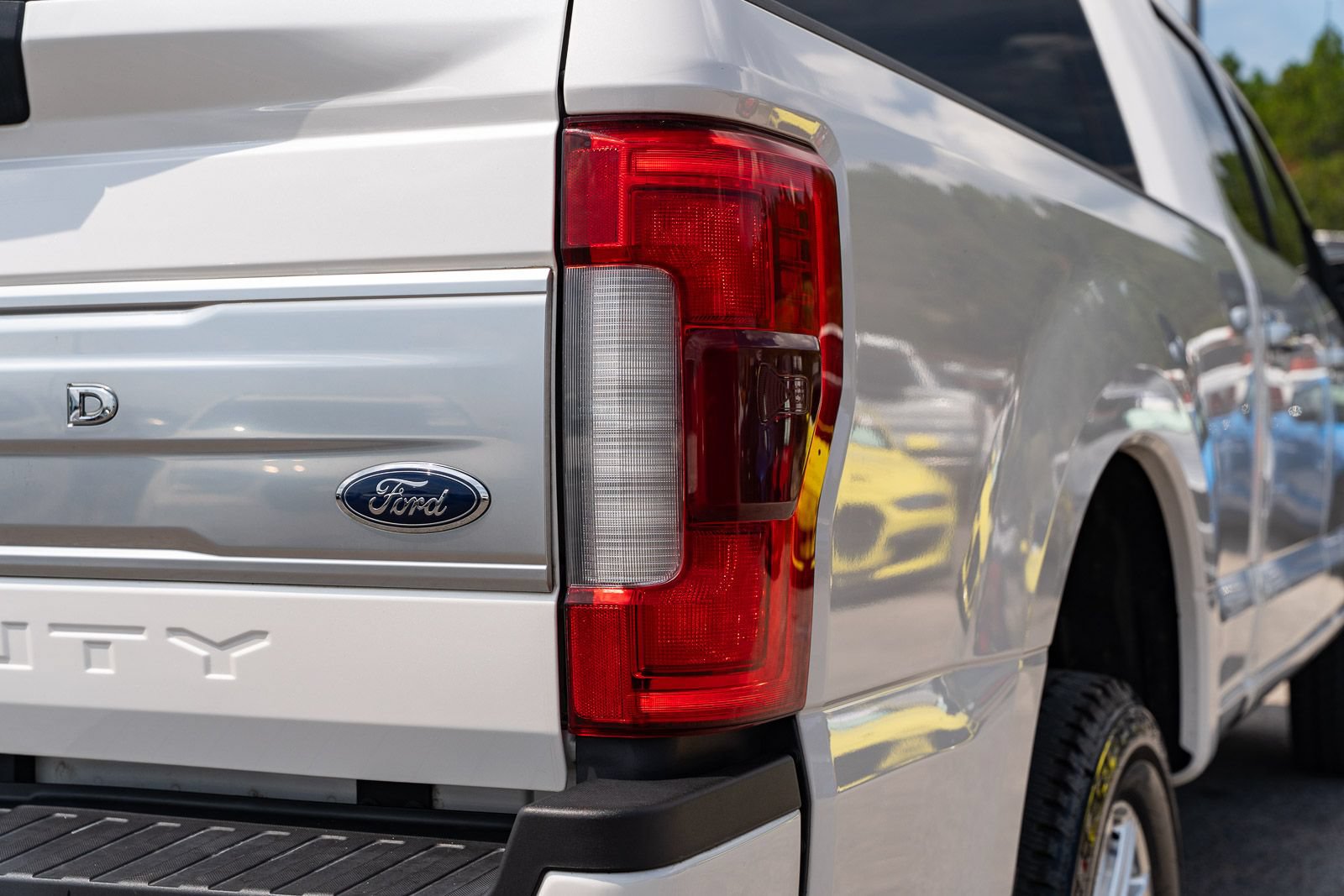 Certified 2019 Ford F250 Limited w/ FX4 Off-Road Package AWD/4WD image 14