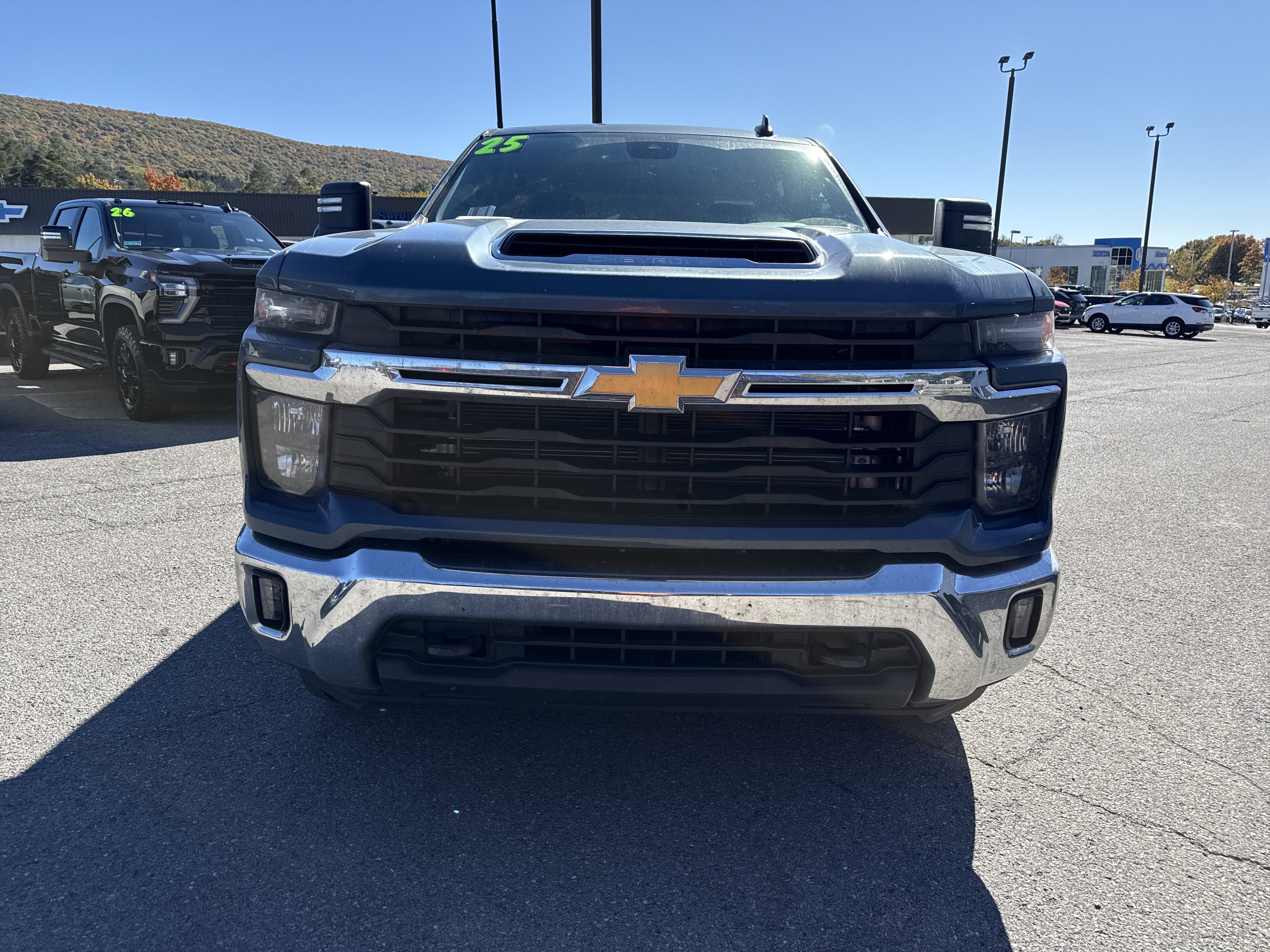 Used 2025 Chevrolet Silverado 2500 LT w/ Convenience Package AWD/4WD image 9