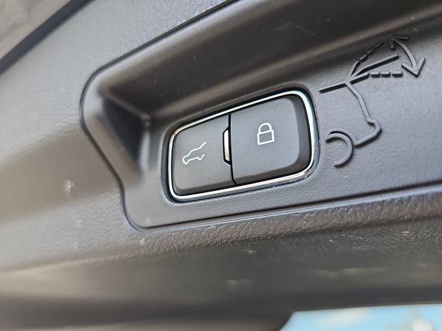 Used 2022 Ford Explorer XLT w/ Equipment Group 202A image 15