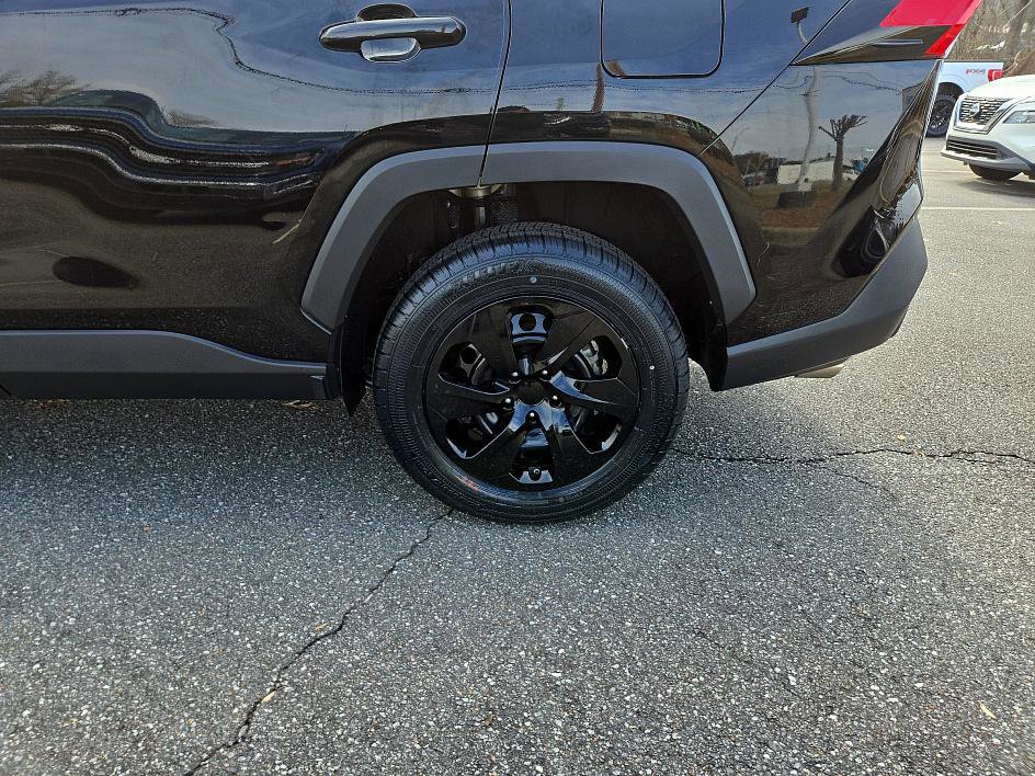 Used 2020 Toyota RAV4 LE image 8