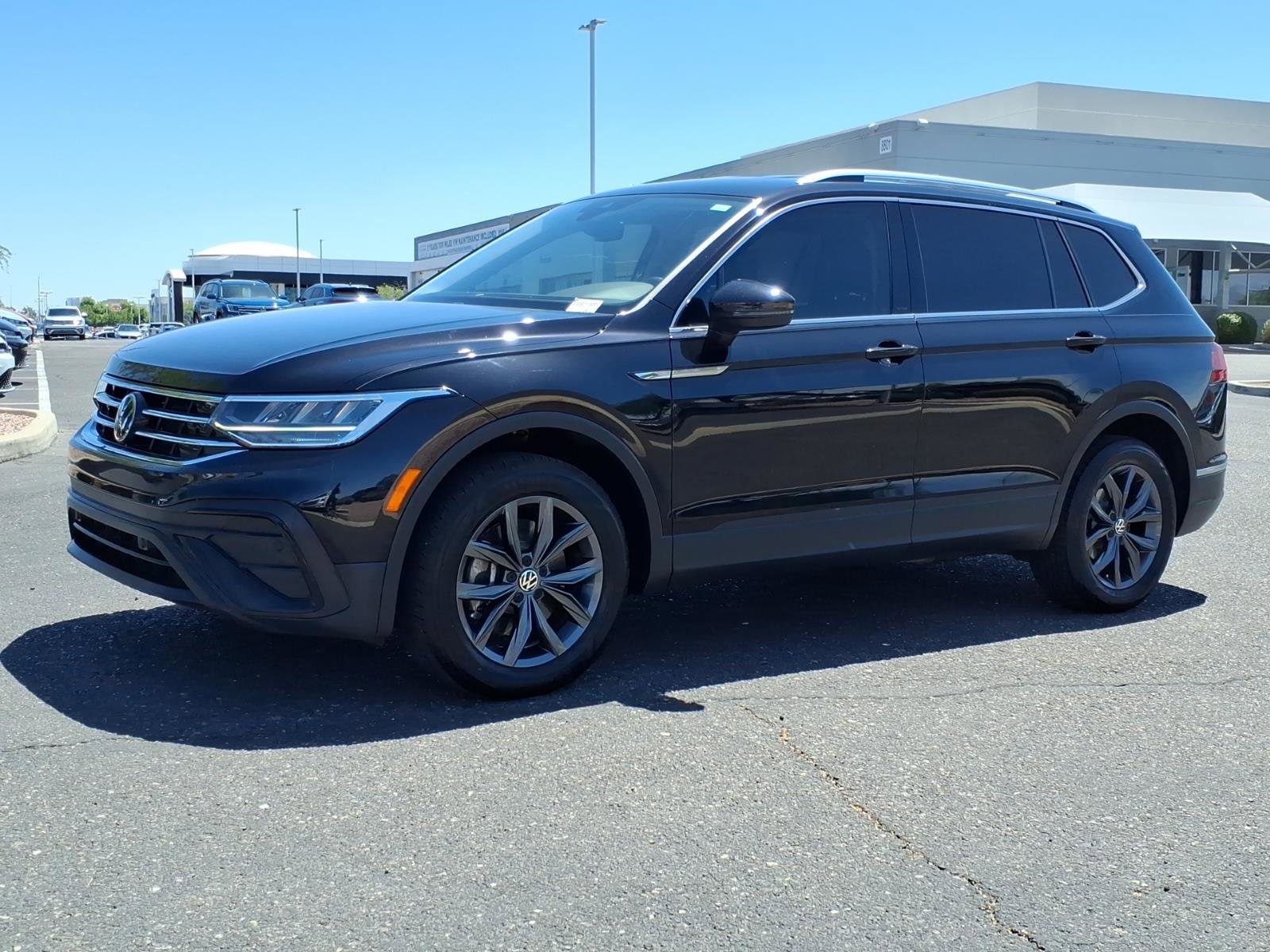 Certified 2022 Volkswagen Tiguan SE FWD image 3