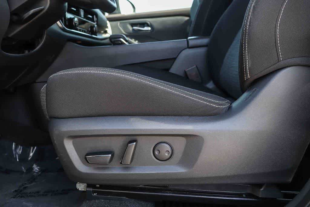 Used 2022 Nissan Rogue SV FWD image 20