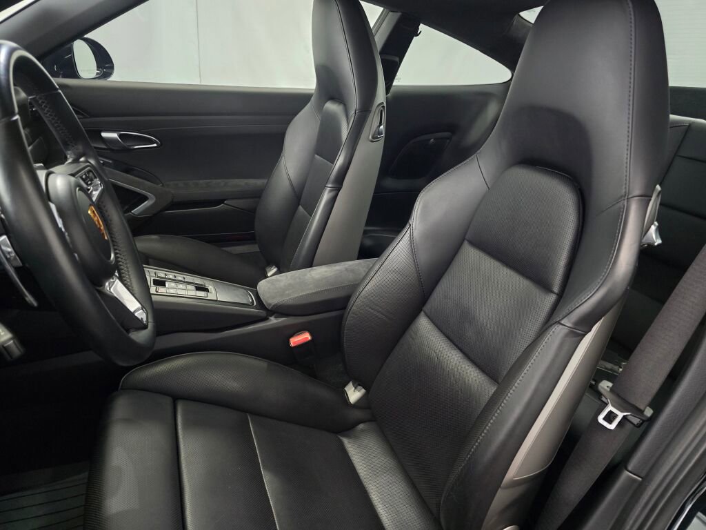 Certified 2018 Porsche 911 Carrera GTS RWD image 5