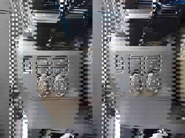 Used 2025 Chevrolet Silverado 3500 LT w/ Convenience Package image 16