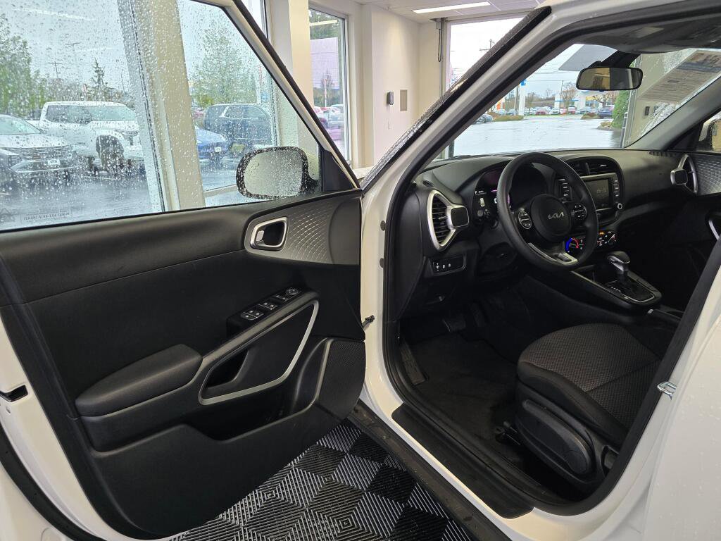 Used 2024 Kia Soul LX w/ Option Group 015 image 18