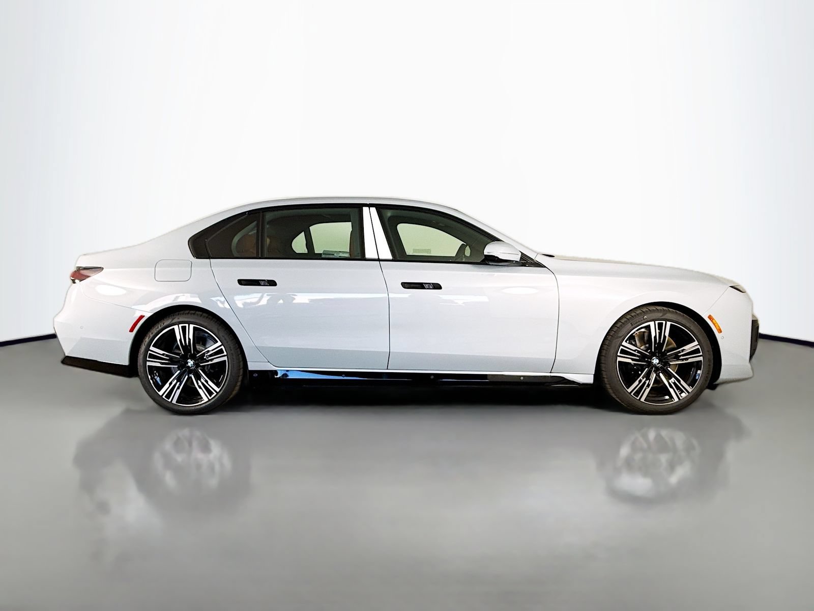 New 2026 BMW i7 xDrive60 w/ Executive Package AWD/4WD image 8