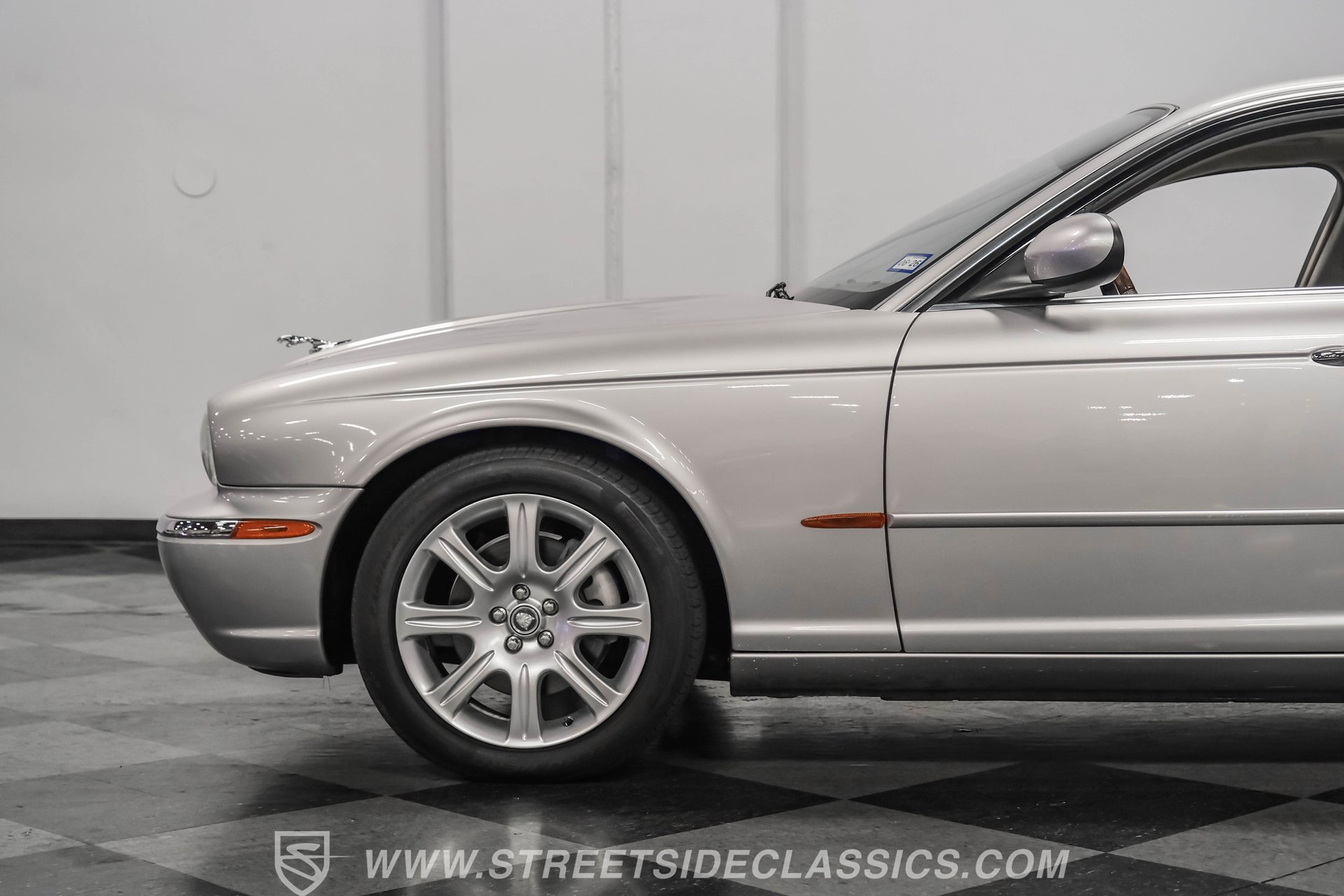 Used 2004 Jaguar XJ8 image 23