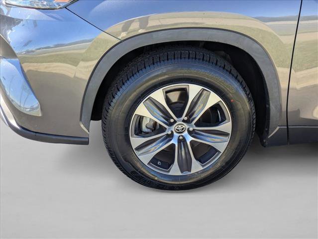 Used 2022 Toyota Highlander XLE image 24