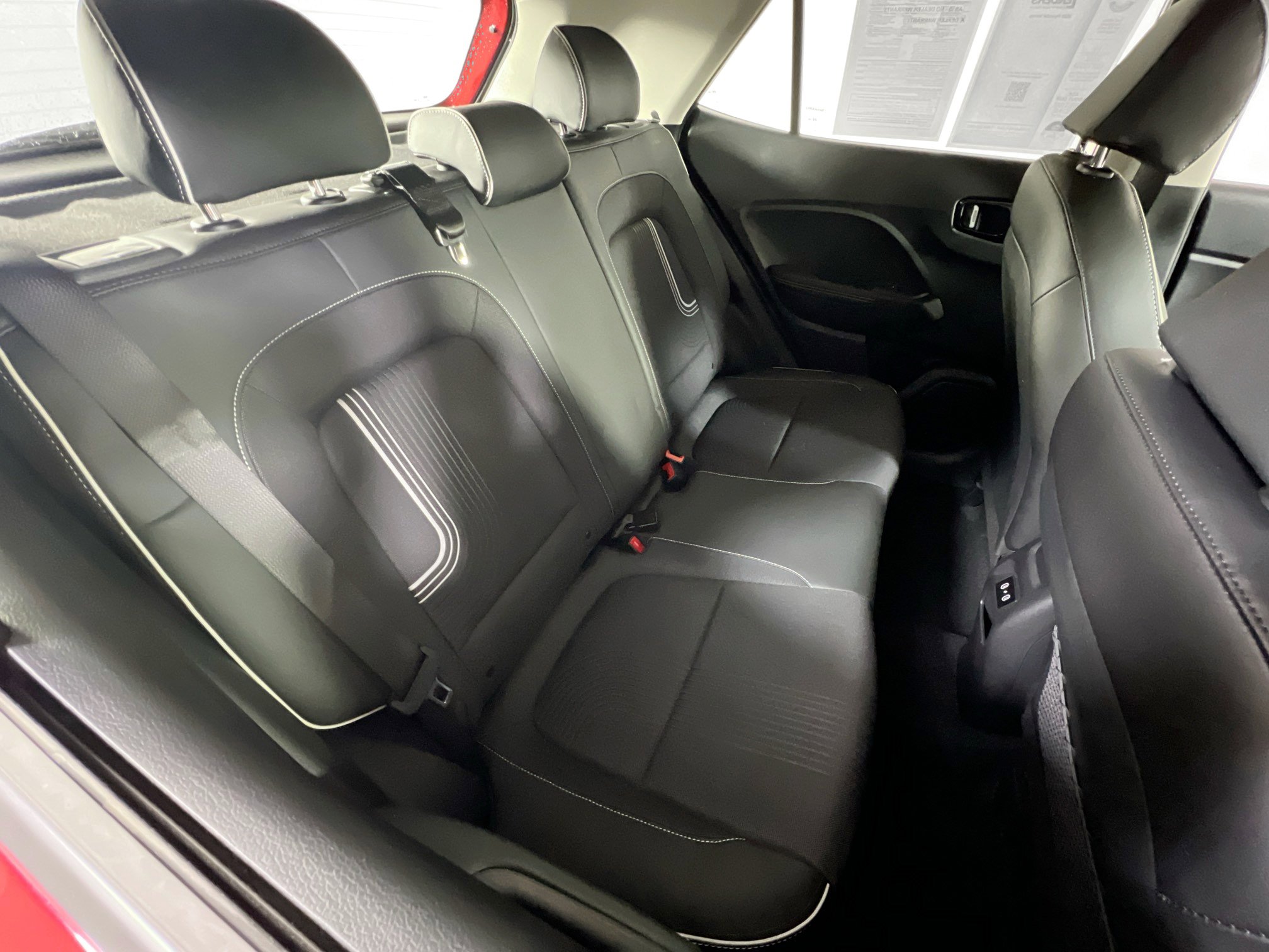 Used 2024 Hyundai Venue Limited image 25