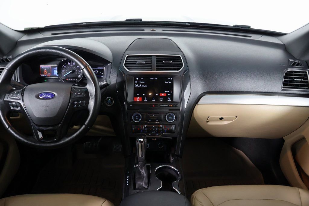 Used 2017 Ford Explorer XLT w/ Equipment Group 202A image 7