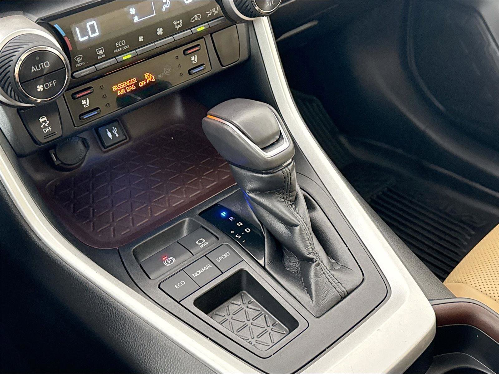 Used 2019 Toyota RAV4 Limited w/ Cold Weather Package image 28