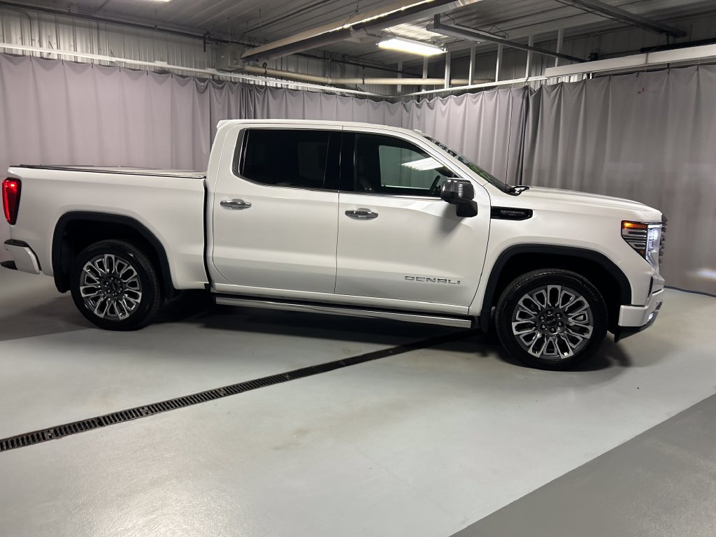 Used 2024 GMC Sierra 1500 Denali Ultimate AWD/4WD image 8