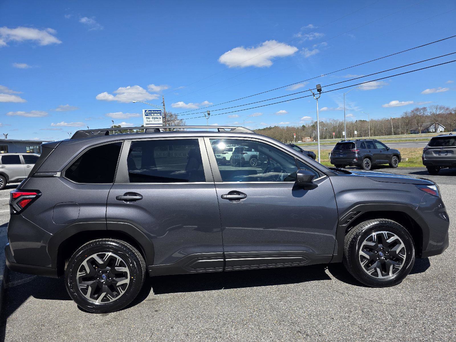 Used 2025 Subaru Forester Premium image 4