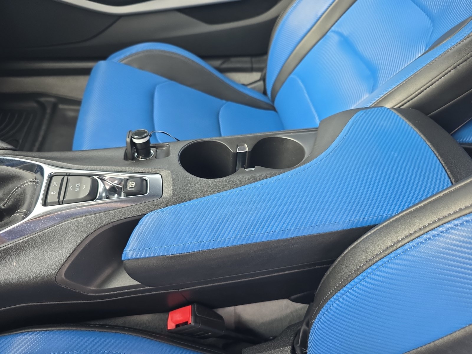 Used 2022 Chevrolet Camaro LT RWD image 15