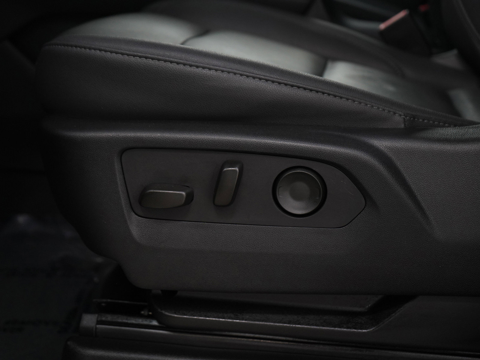 Used 2025 Chevrolet Tahoe Z71 w/ Z71 Off-Road Package image 33