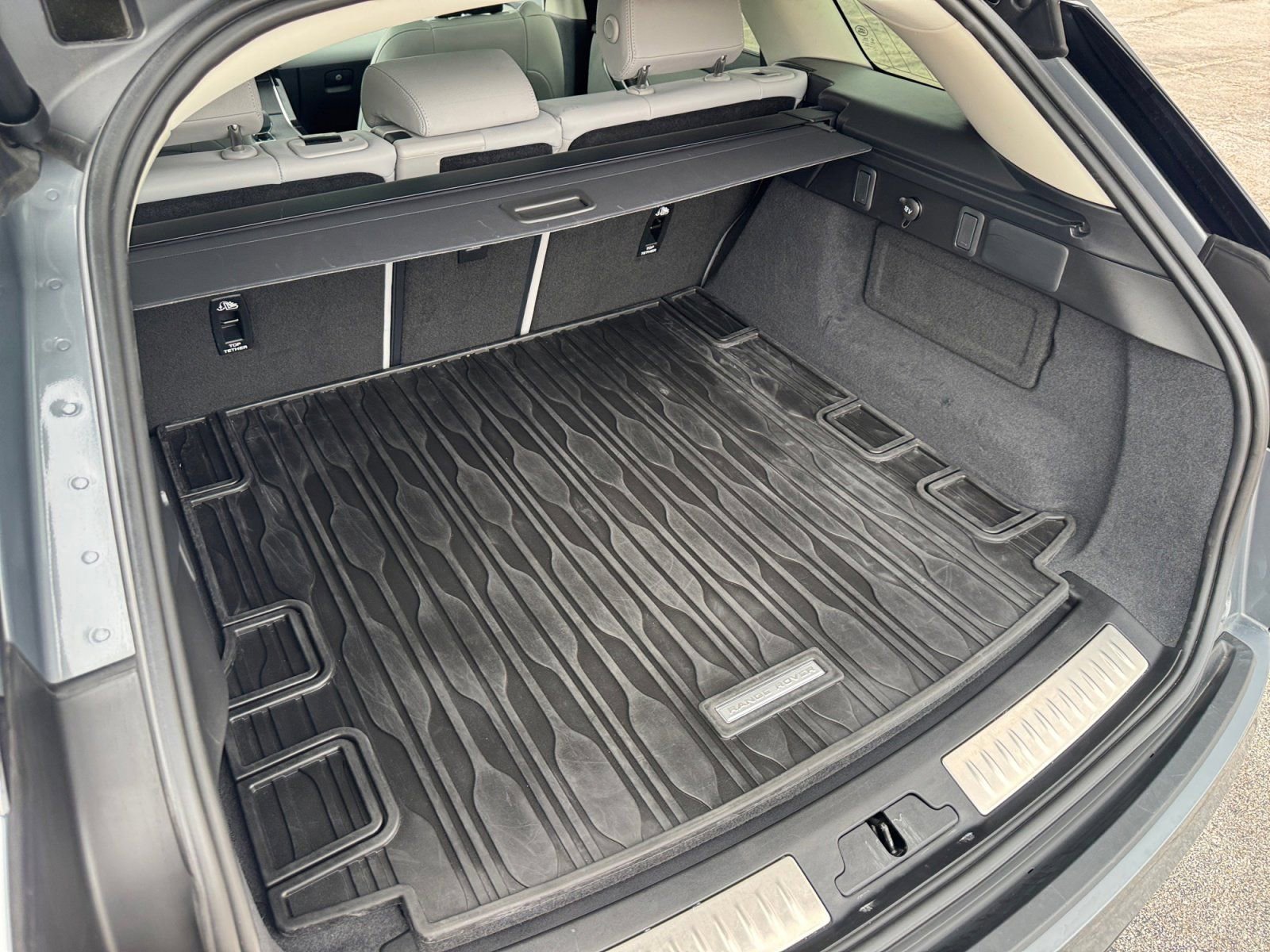 Used 2025 Land Rover Range Rover Velar S image 16