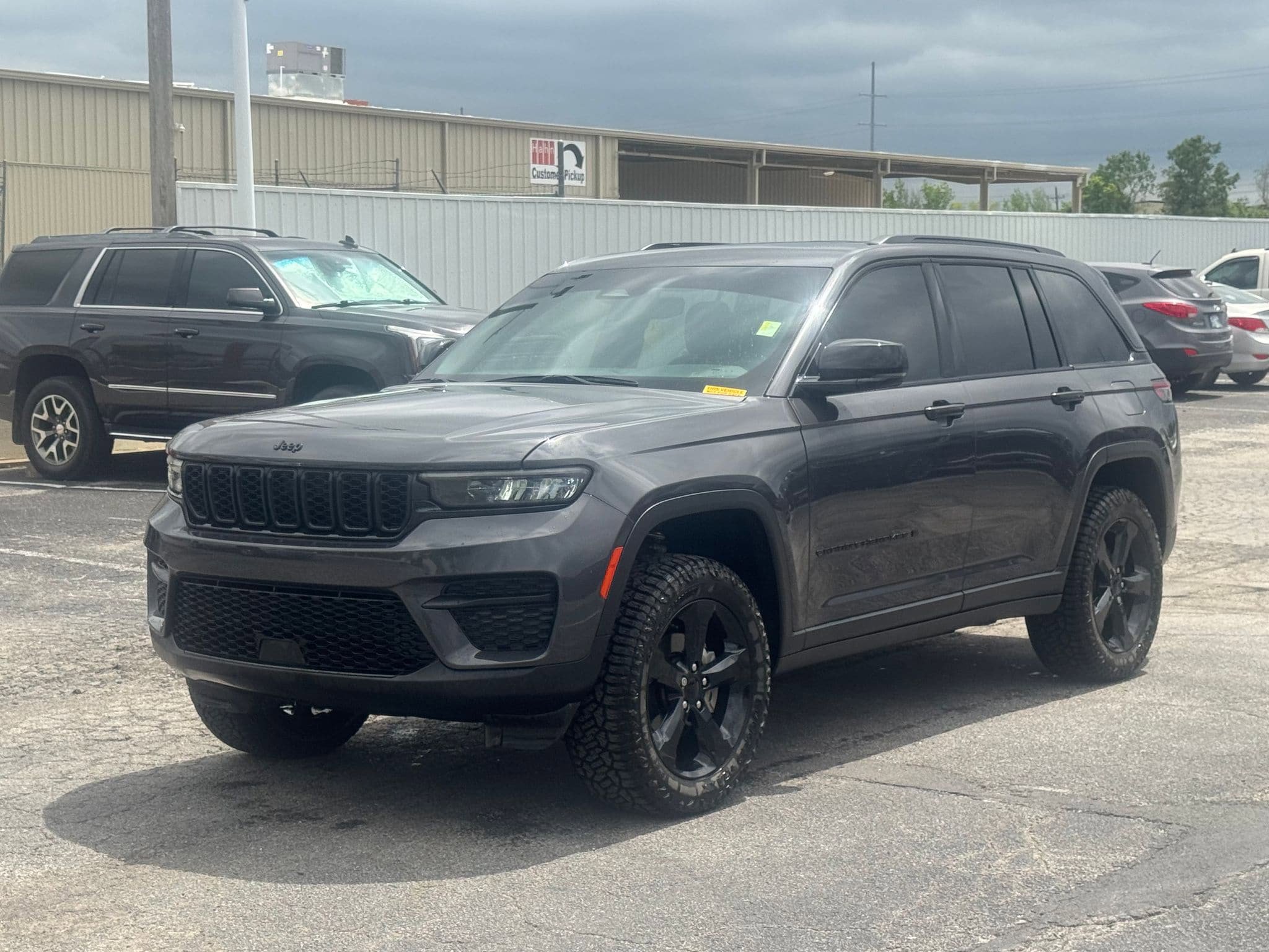 Used 2024 Jeep Grand Cherokee Altitude AWD/4WD image 1