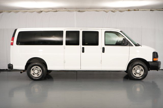 Used 2008 Chevrolet Express 3500 Extended Passenger RWD image 8