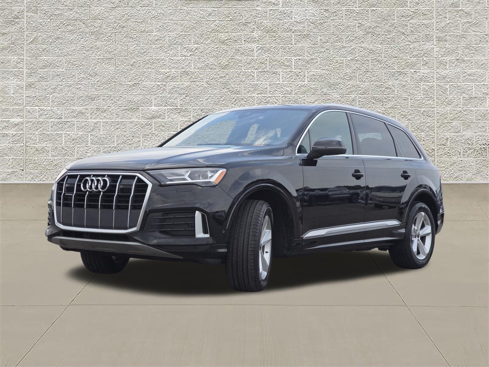 Certified 2023 Audi Q7 2.0T Premium w/ Convenience Package AWD/4WD image 3