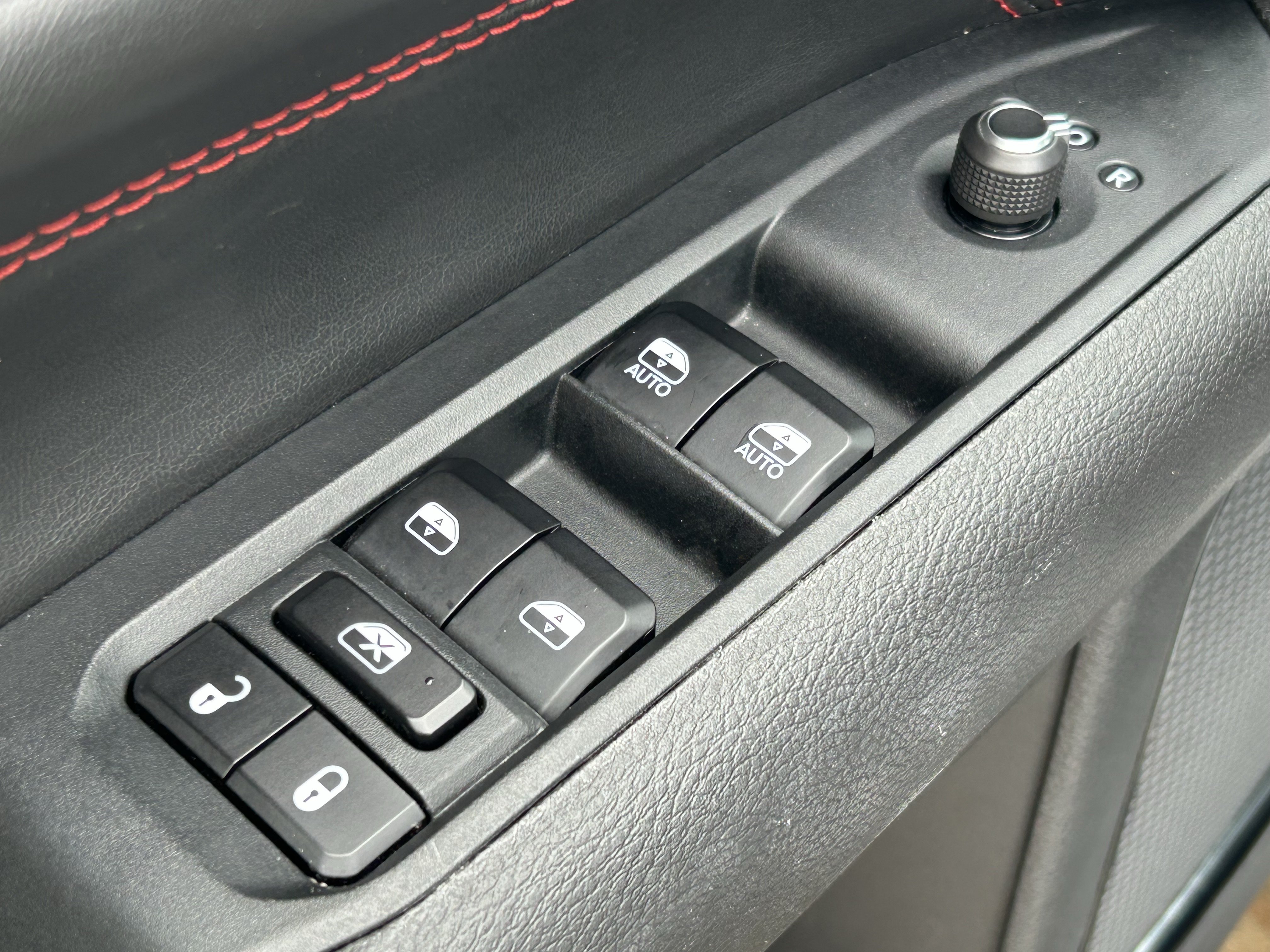 Used 2025 Jeep Compass Trailhawk AWD/4WD image 18