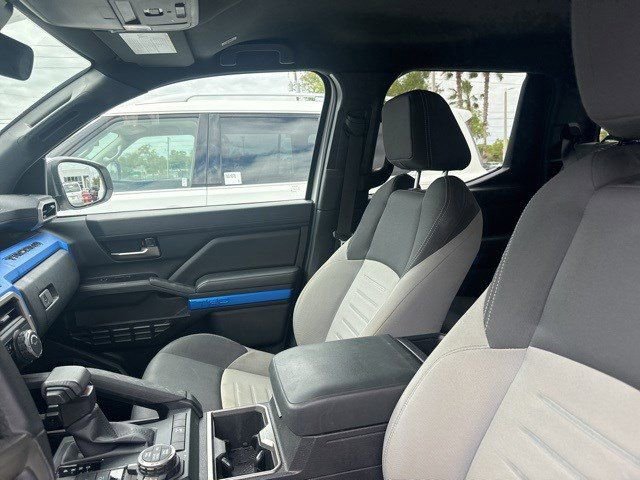 Certified 2025 Toyota Tacoma TRD Off-Road image 3