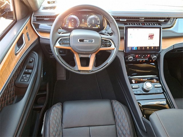 Used 2025 Jeep Grand Cherokee Summit image 11