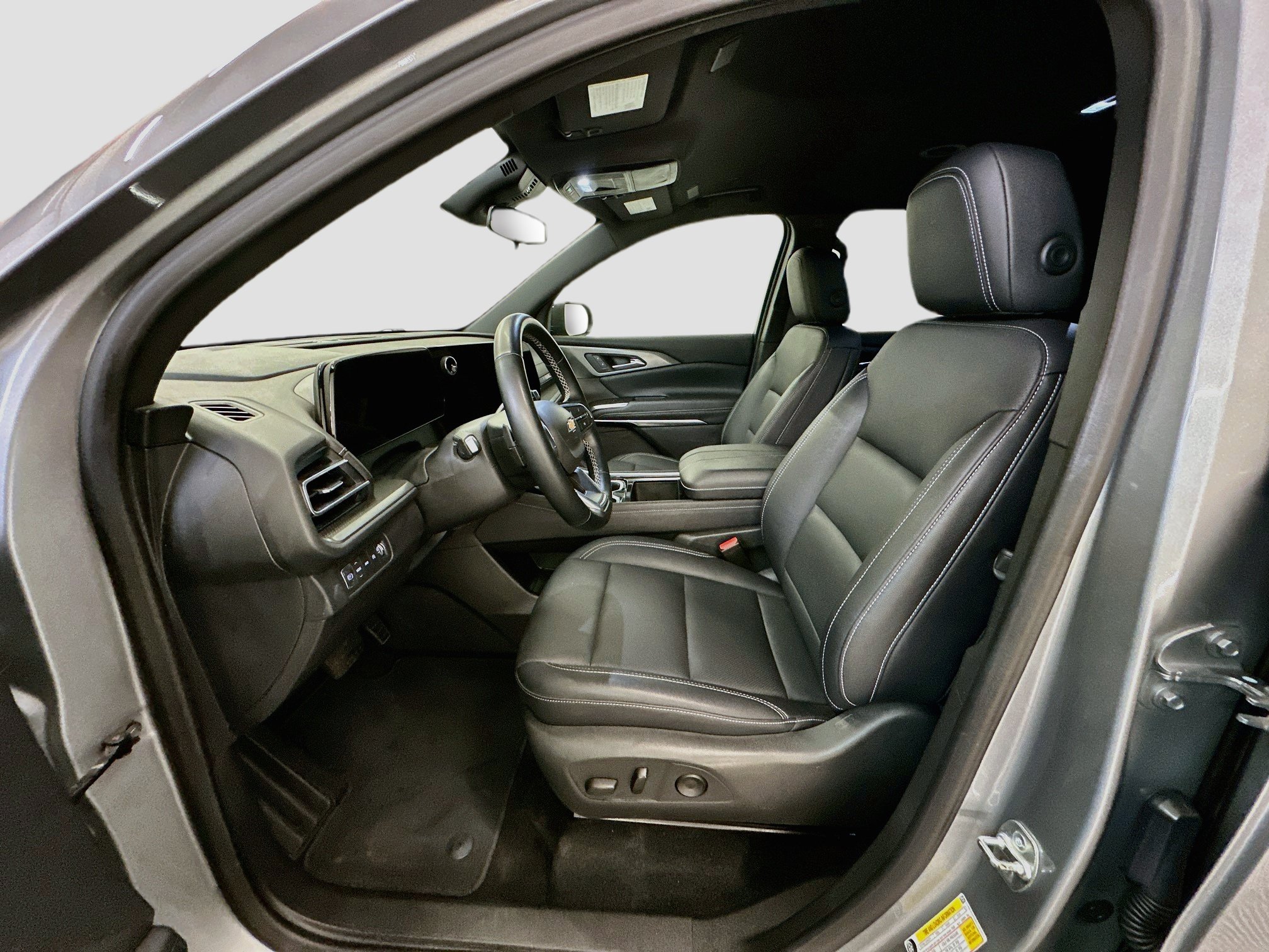 Used 2025 Chevrolet Traverse LT AWD/4WD image 13