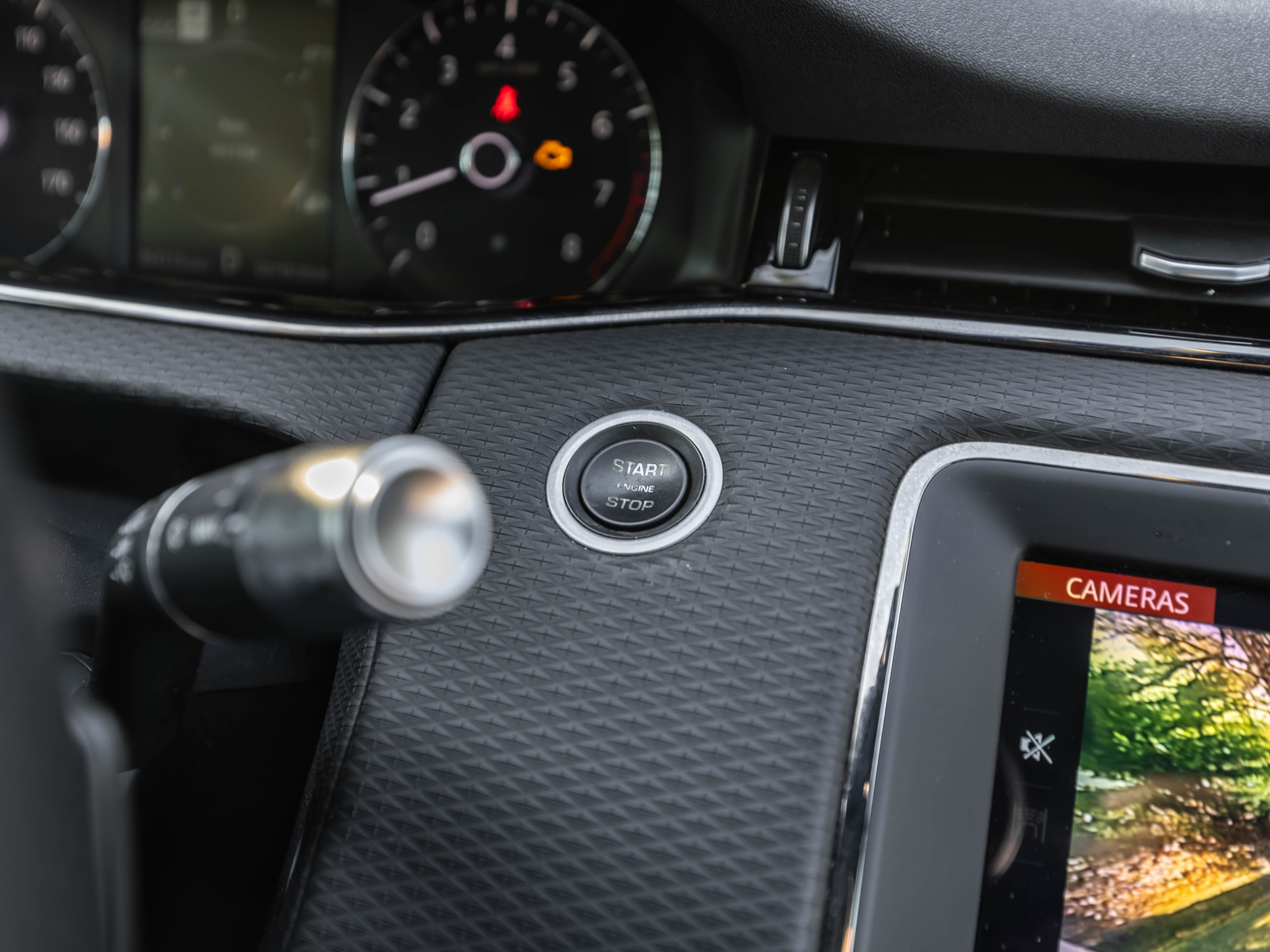 Used 2020 Land Rover Range Rover Evoque R-Dynamic S AWD/4WD image 9