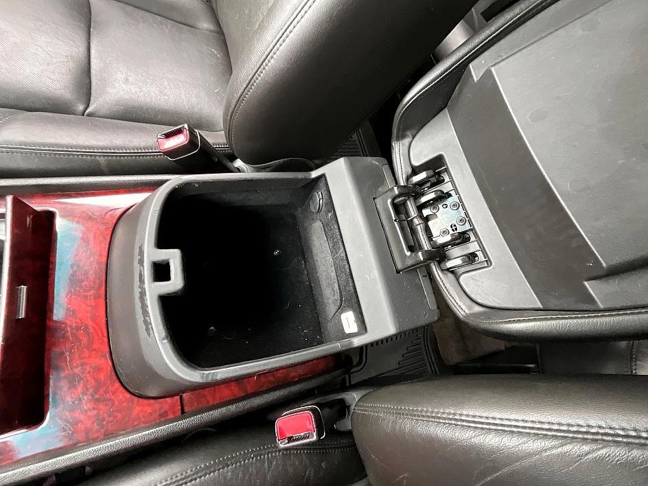 Used 2014 Cadillac Escalade Luxury image 27