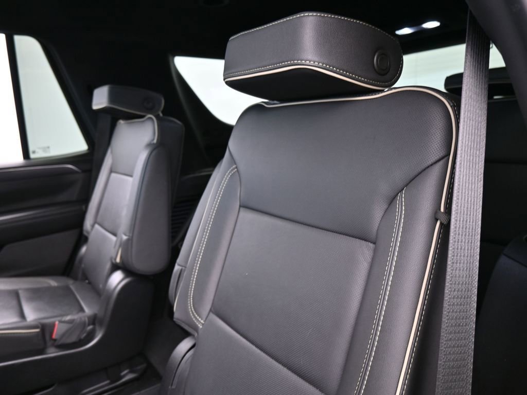 Used 2024 GMC Yukon SLT w/ SLT Luxury Package image 40