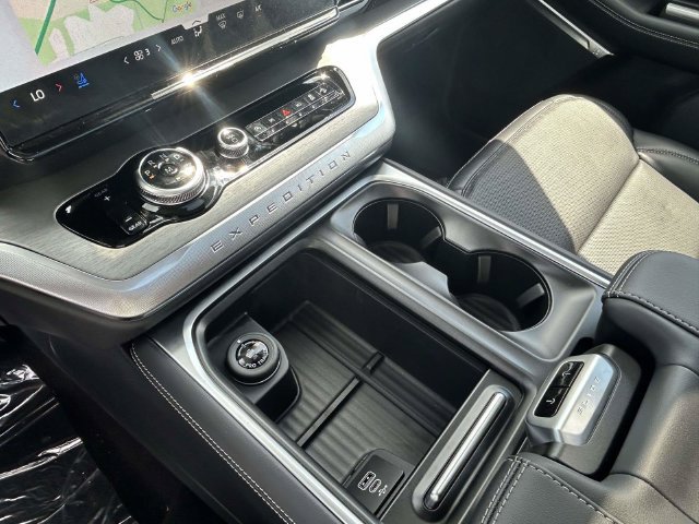 New 2026 Ford Expedition Platinum w/ Driver's Package AWD/4WD image 17