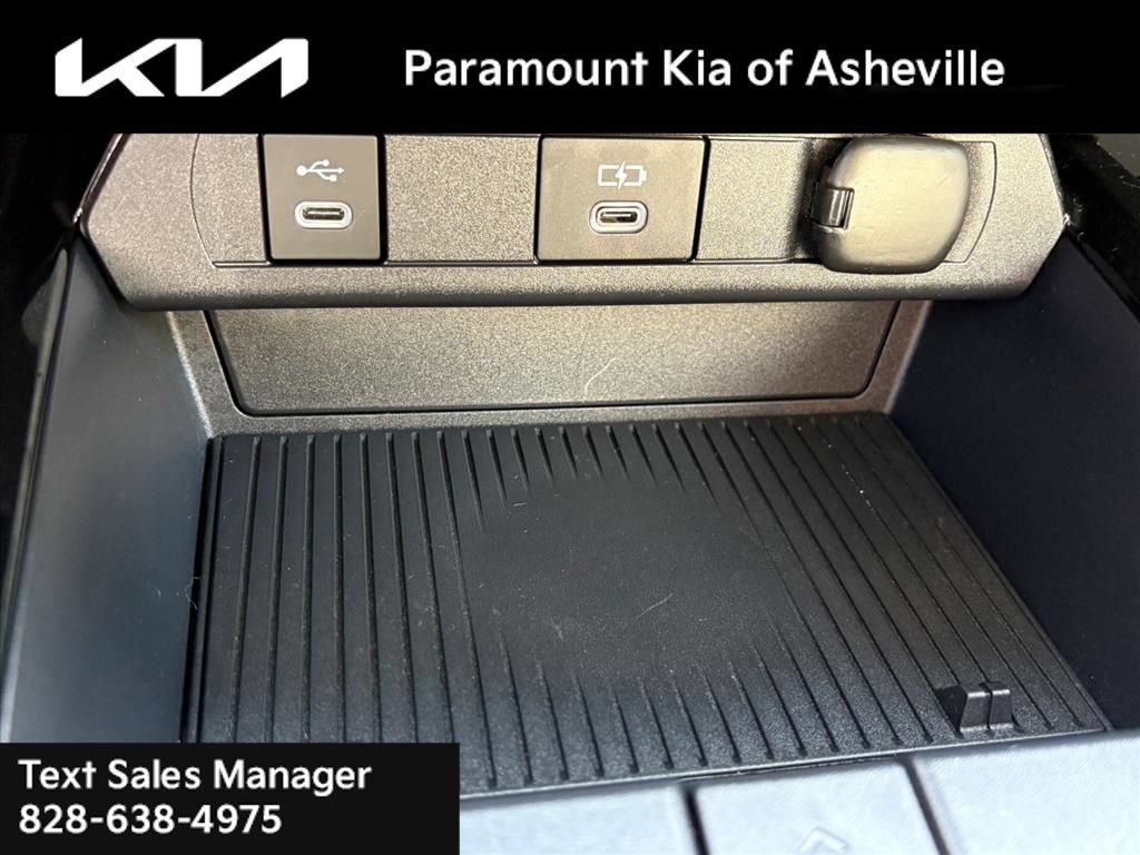 Used 2026 Toyota Prius XLE FWD image 26