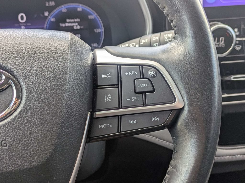 Used 2023 Toyota Highlander Limited FWD image 27