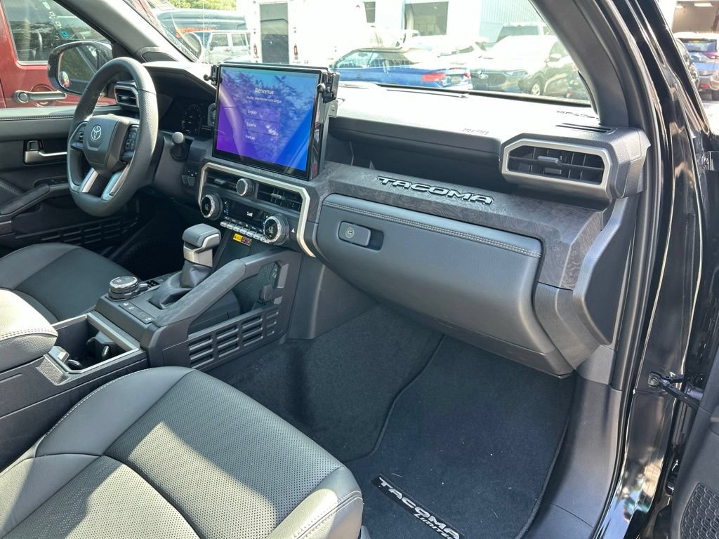 Used 2025 Toyota Tacoma Limited AWD/4WD image 39