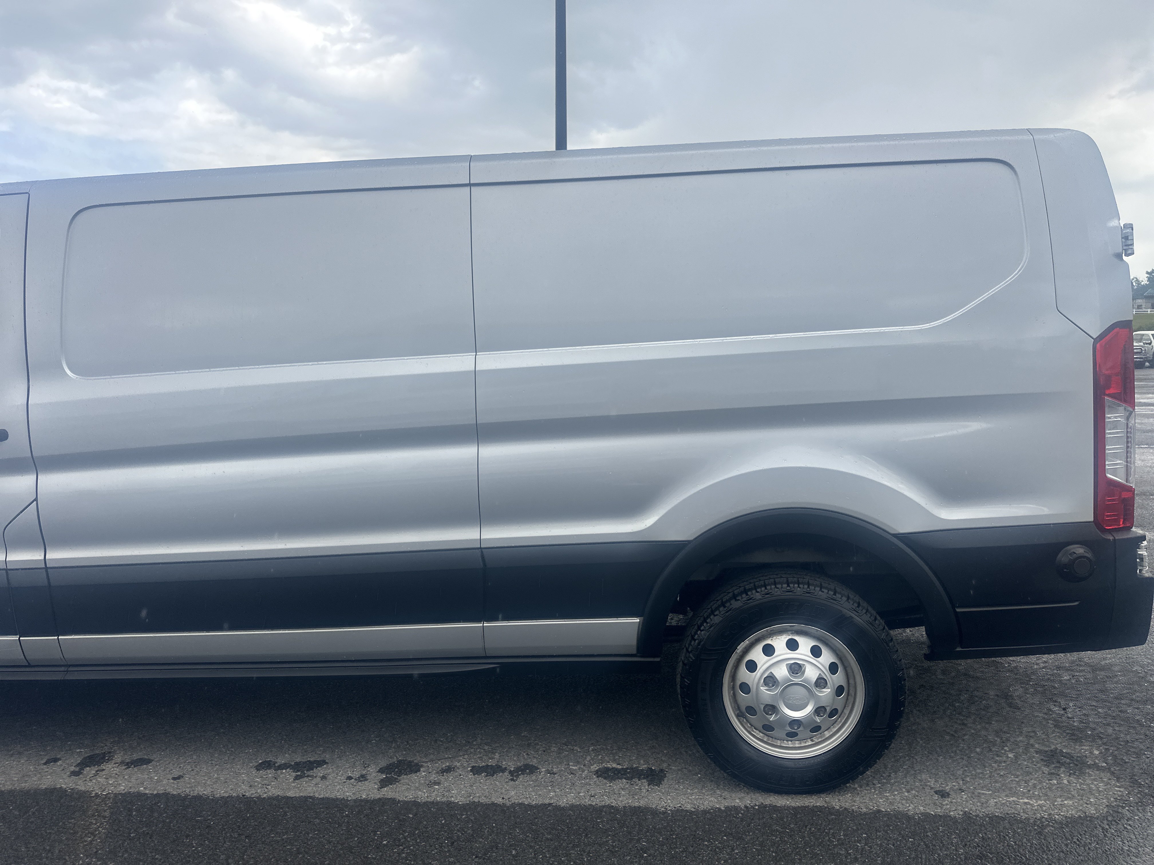 Used 2020 Ford Transit 350 Low Roof AWD image 3