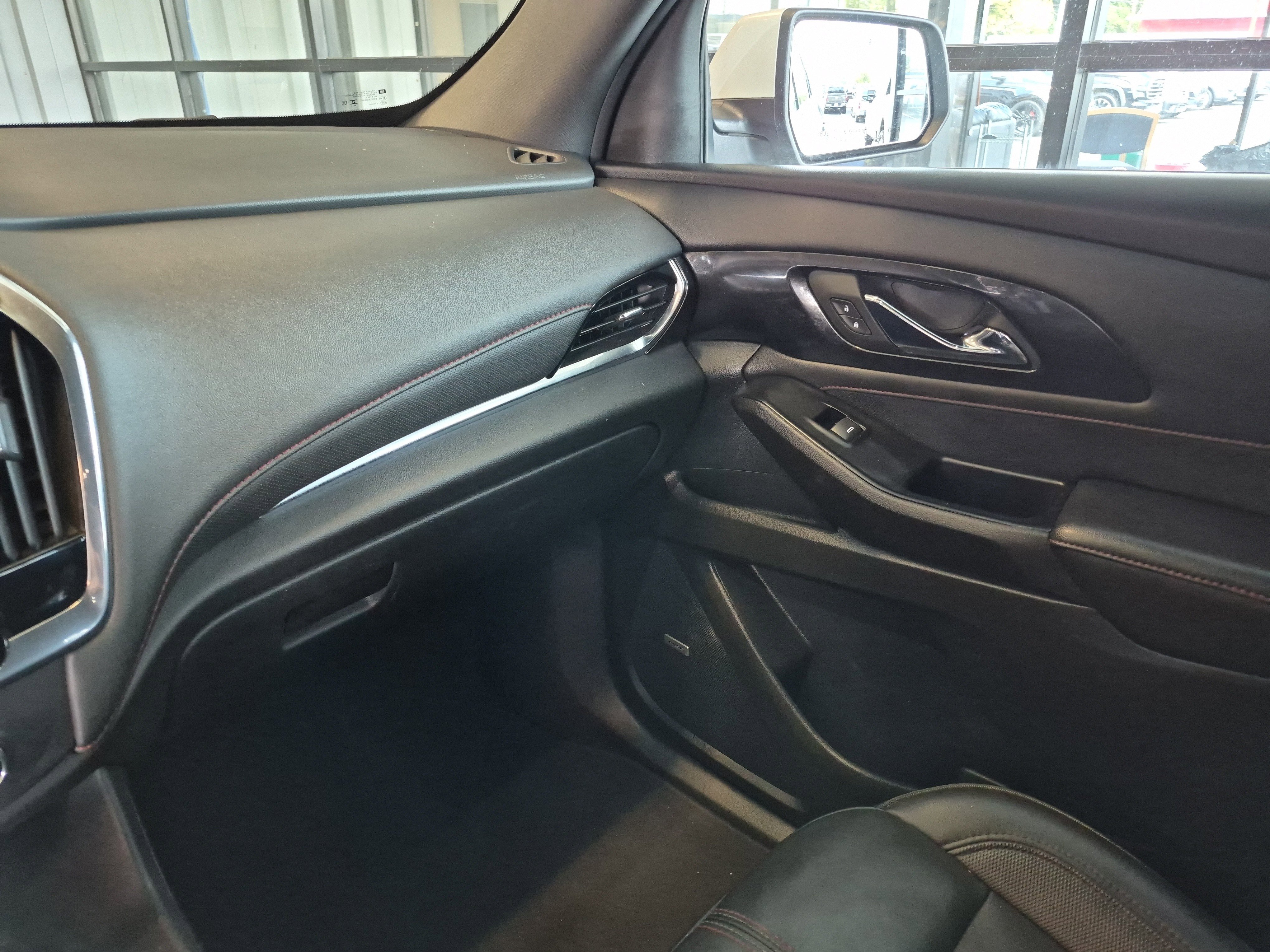 Used 2023 Chevrolet Traverse RS image 22