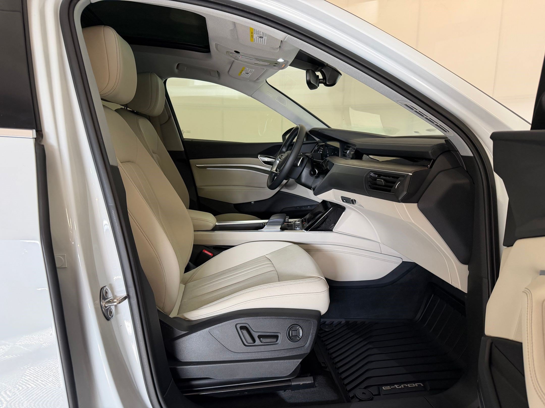Certified 2023 Audi e-tron Premium Plus w/ Premium Plus Package AWD/4WD image 26