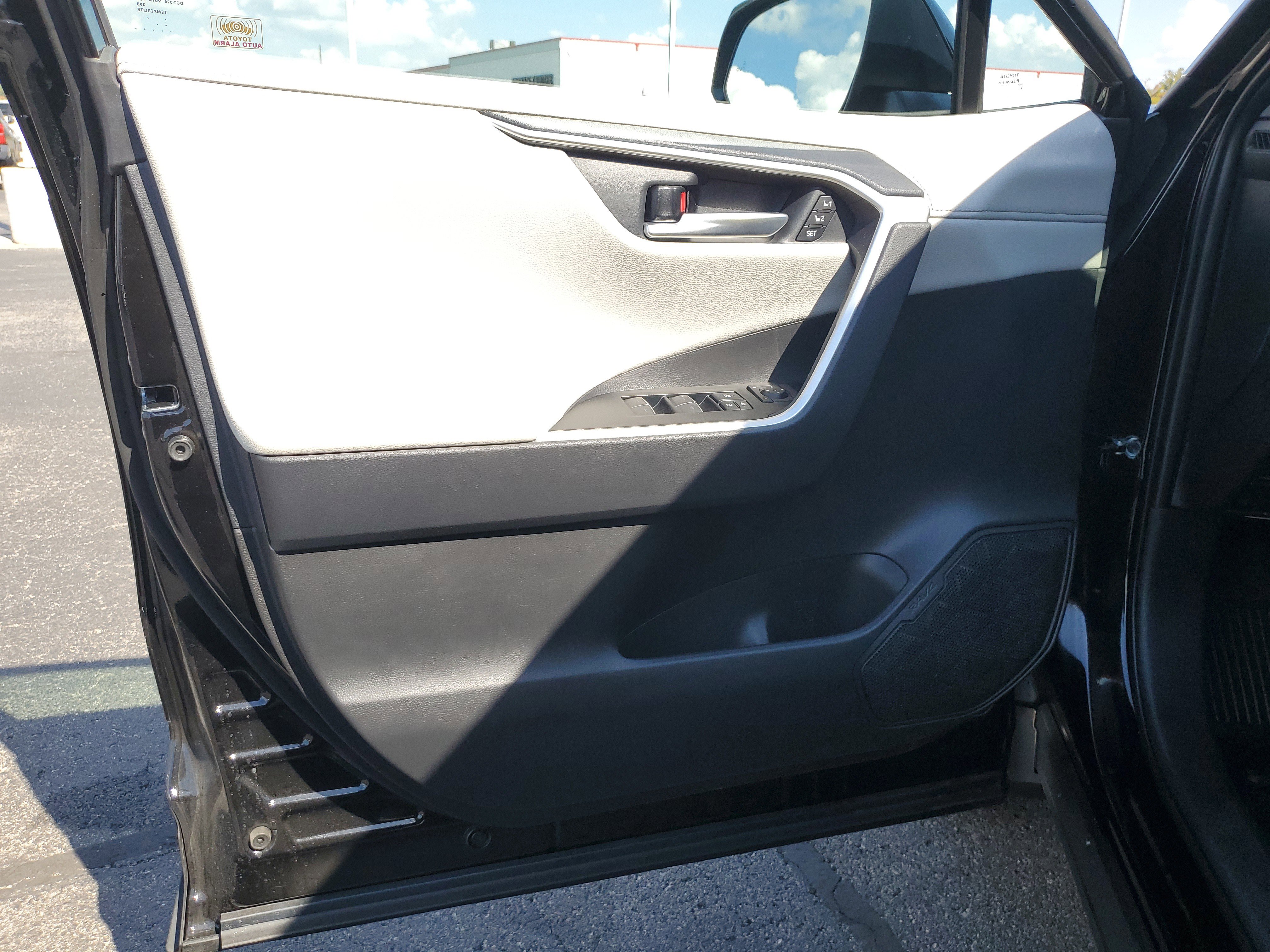 Certified 2025 Toyota RAV4 Limited image 18
