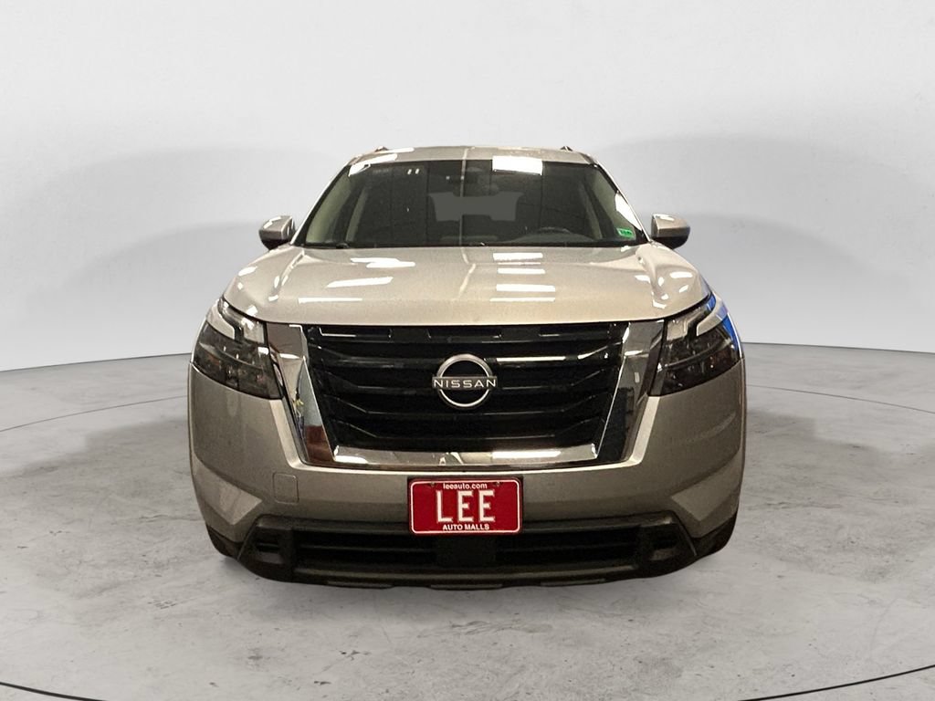 Used 2025 Nissan Pathfinder SV AWD/4WD image 9