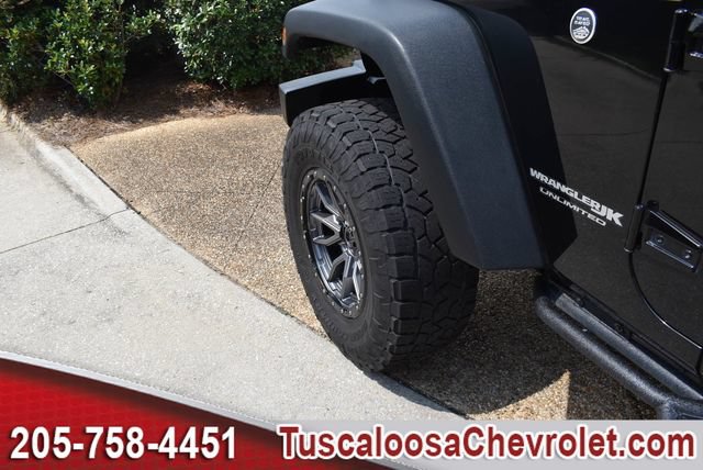 Used 2018 Jeep Wrangler Unlimited Rubicon w/ Connectivity Group AWD/4WD image 13