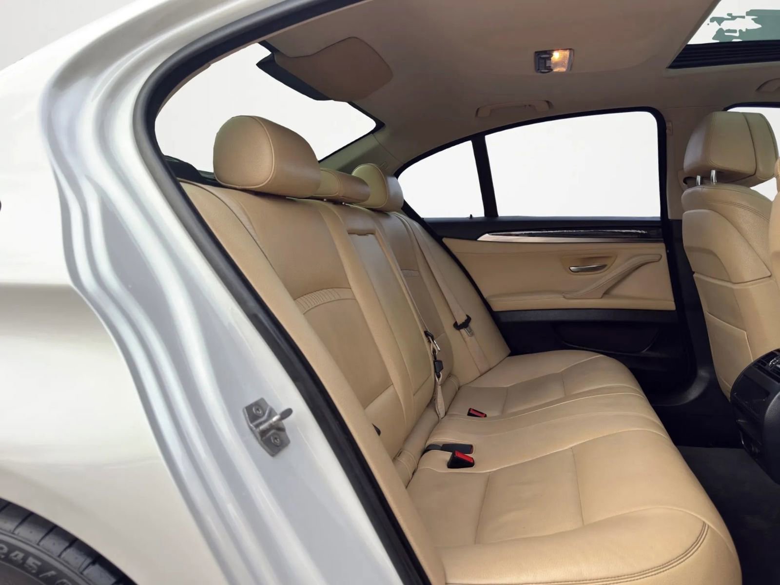 Used 2016 BMW 528i Sedan w/ Premium Package image 23