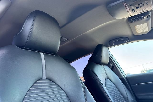 Used 2019 Toyota Camry SE FWD image 18