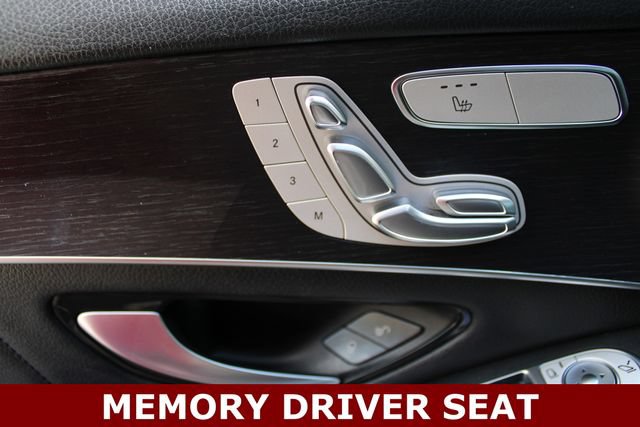 Used 2020 Mercedes-Benz GLC 300 4MATIC image 3