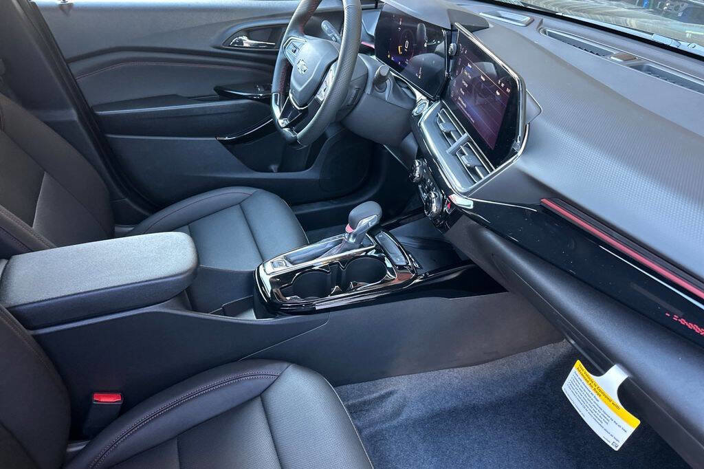 New 2026 Chevrolet Trax RS w/ Sunroof Package image 17