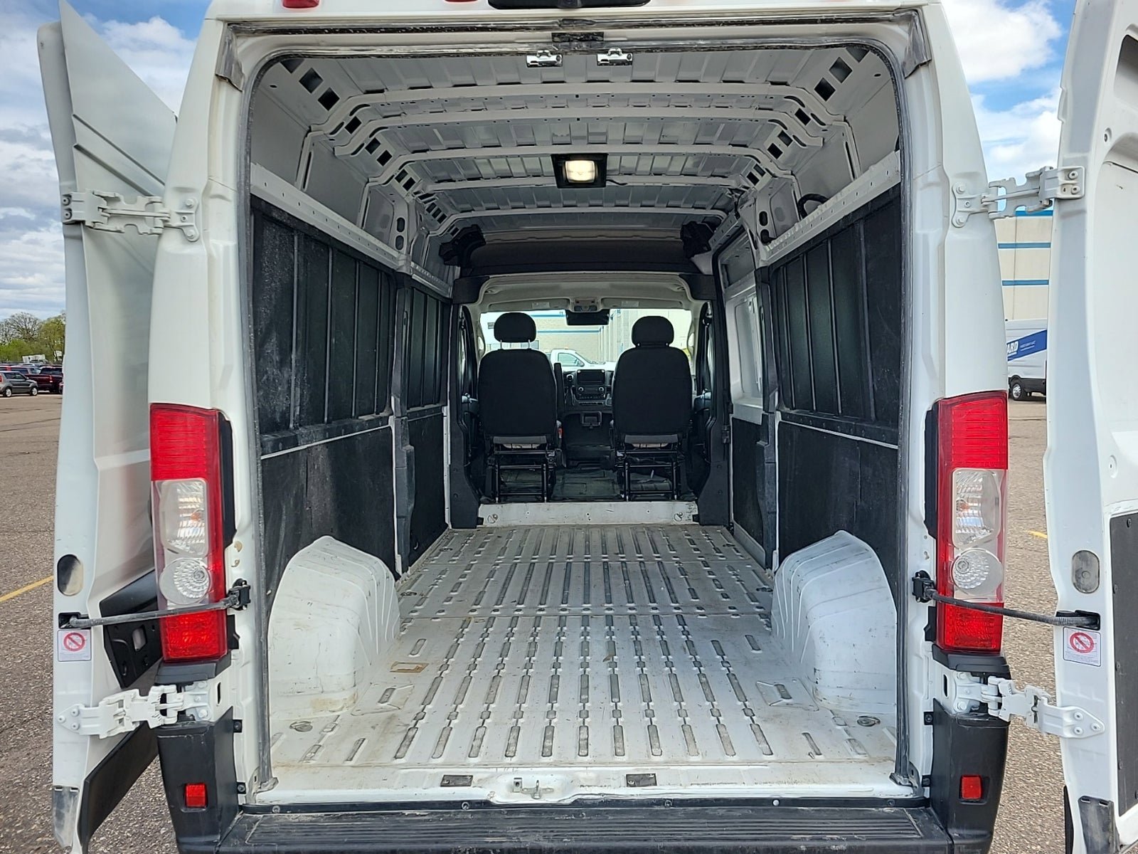 Used 2025 RAM ProMaster 3500 w/ Convenience Group FWD image 15