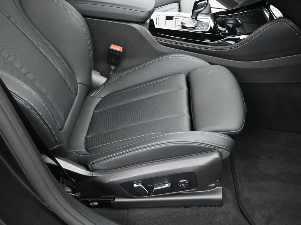 Used 2025 BMW X4 xDrive30i image 15