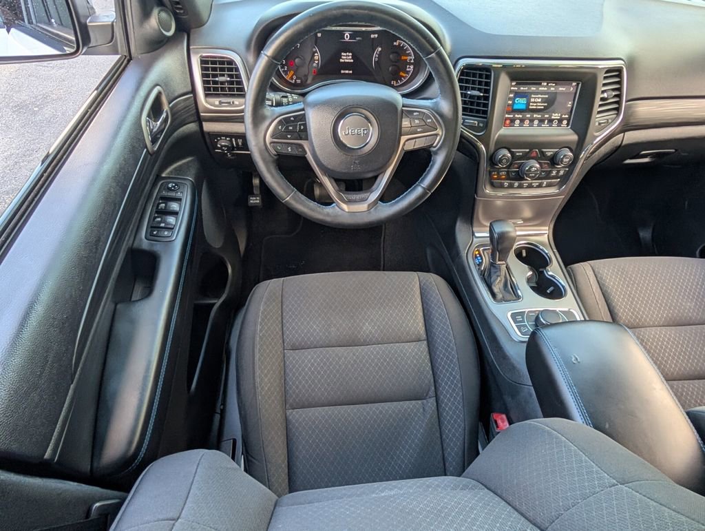 Used 2019 Jeep Grand Cherokee Laredo AWD/4WD image 14
