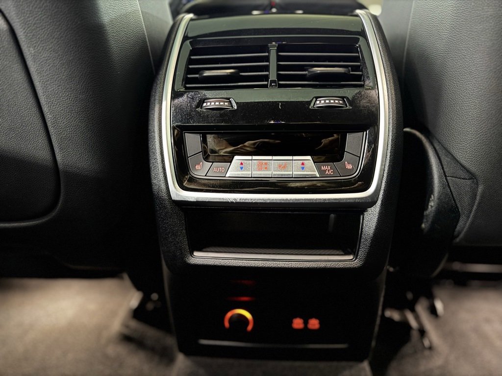 Used 2022 BMW X7 xDrive40i w/ Executive Package image 22